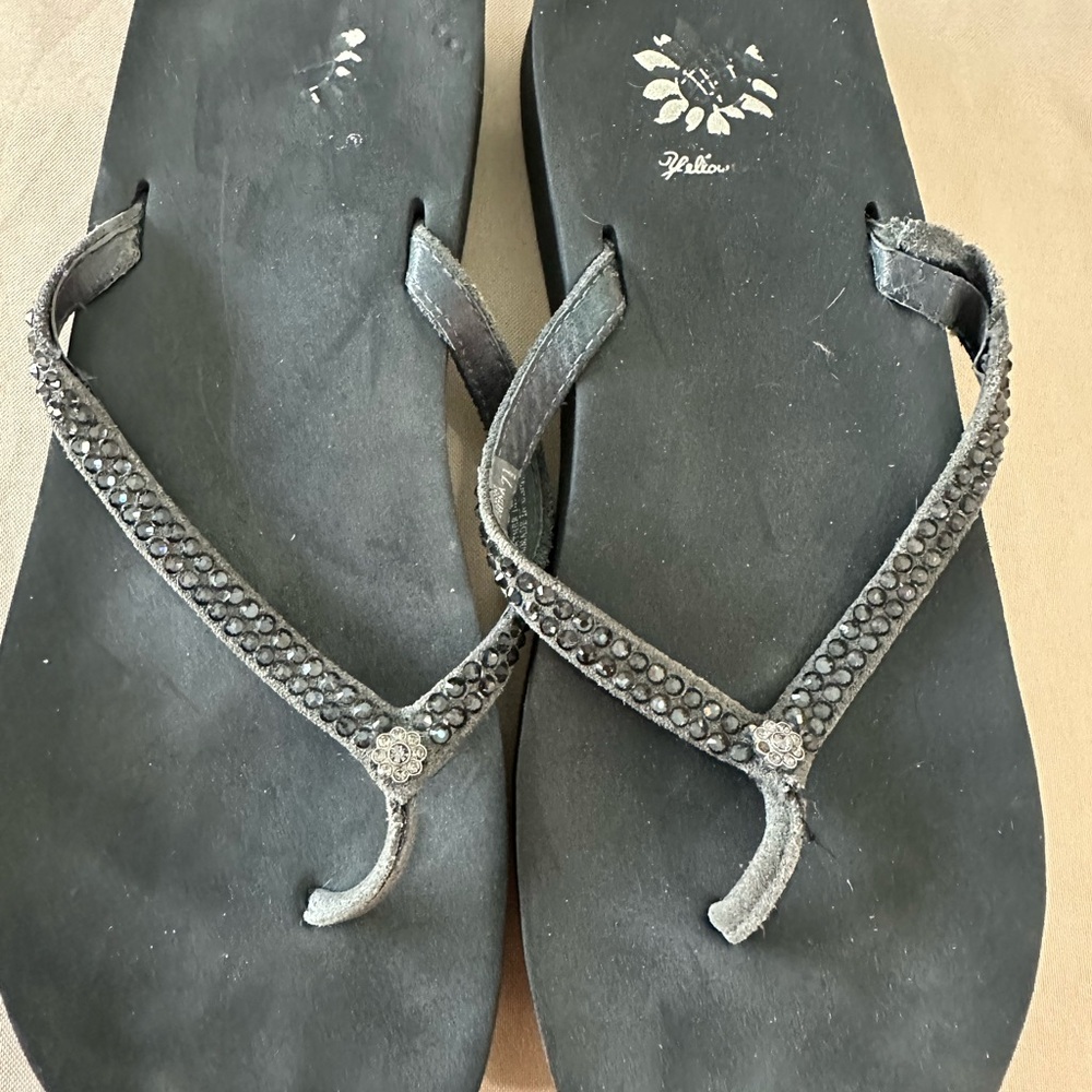 Yellow Box brand size 7 rhinestone flip flops